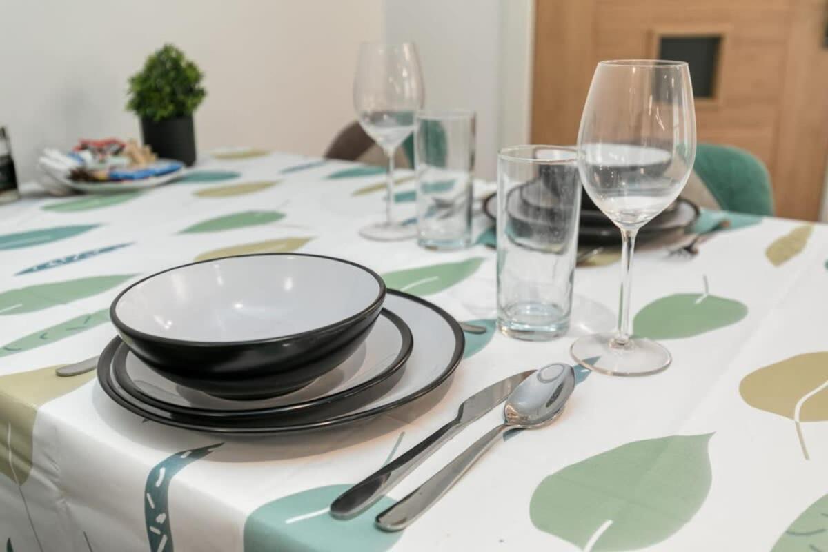 Apartment Modern 1 Bedroom In Town Centre *