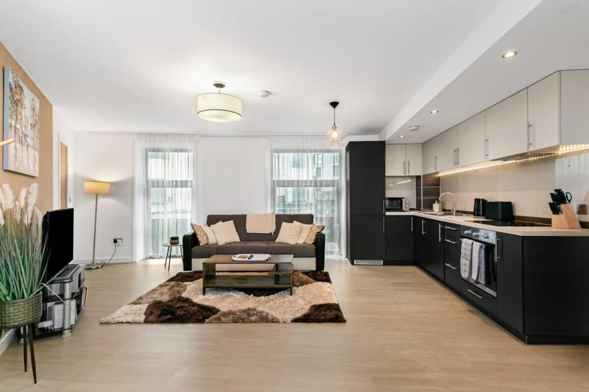 Modern 1 Bedroom In Town Centre Apartment Woking