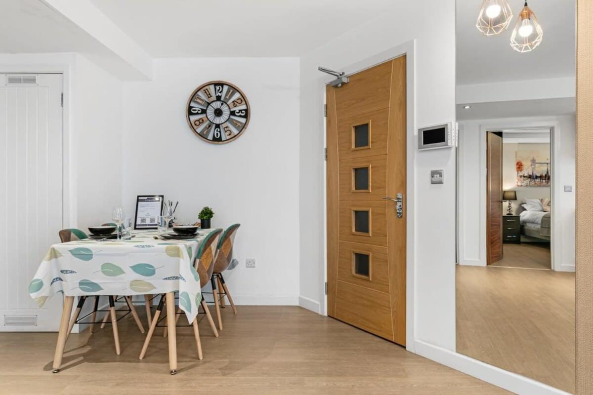 Modern 1 Bedroom In Town Centre Woking