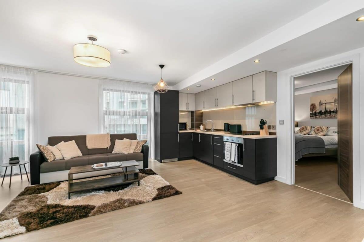 Apartment Modern 1 Bedroom In Town Centre *